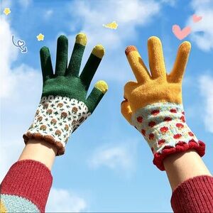 ADORABLE Mismatched Knit Winter Gloves
